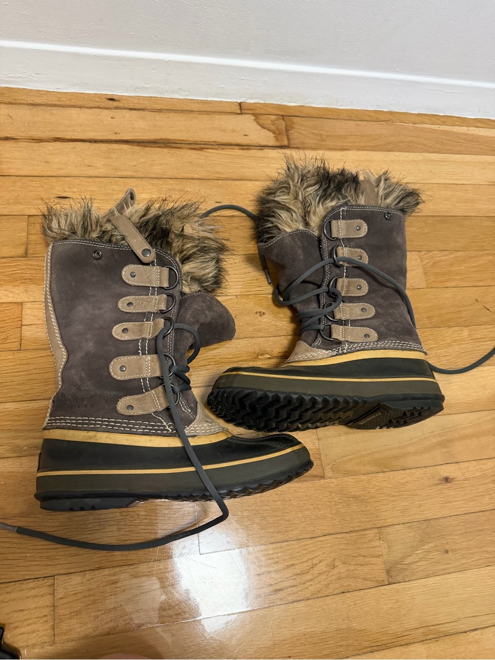 Women's Size 6 Winter Boots